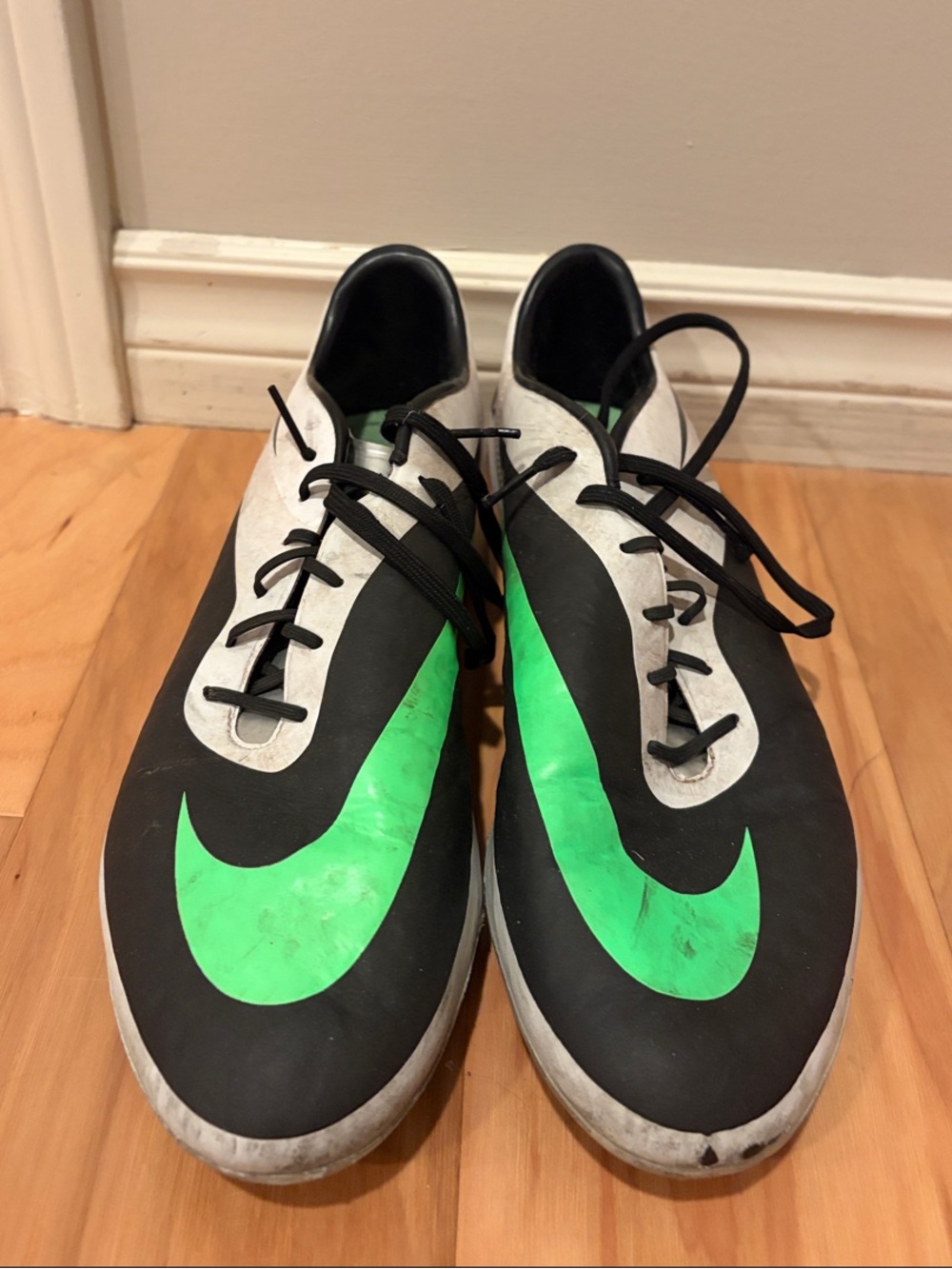 Nike Hypervenom Men’s Black/Green Soccer Shoes, size 10.5